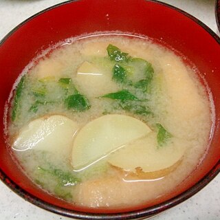 小松菜とじゃがいも、アゲの味噌汁